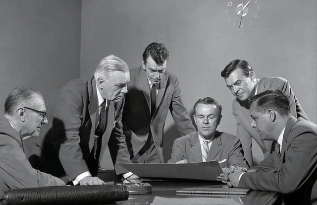 苏联解体后，美国面临历史性抉择——是立即对欧日韩等盟友进行胜利收割，还是维持联盟