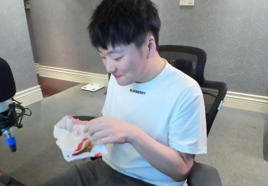 雕哥：昨天喝酒的时候谁说了一句，翔哥你别让他占理，占理了就等于站在高地的火枪，开