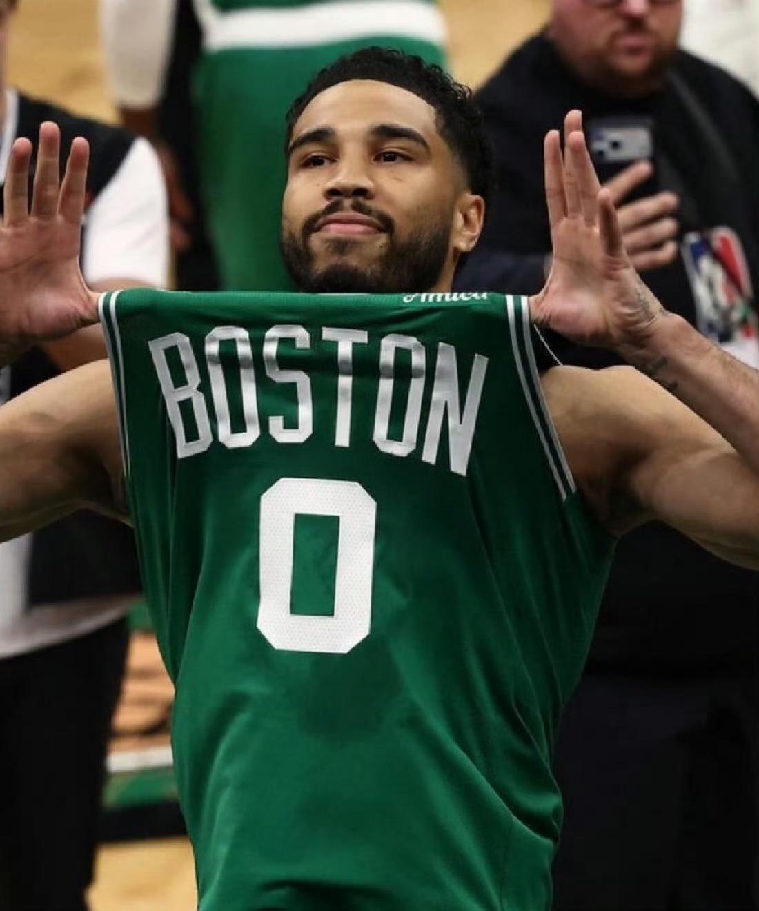 🔥攻防一体！塔图姆近期状态堪称无解过去6场比赛，塔图姆场均贡献25.3