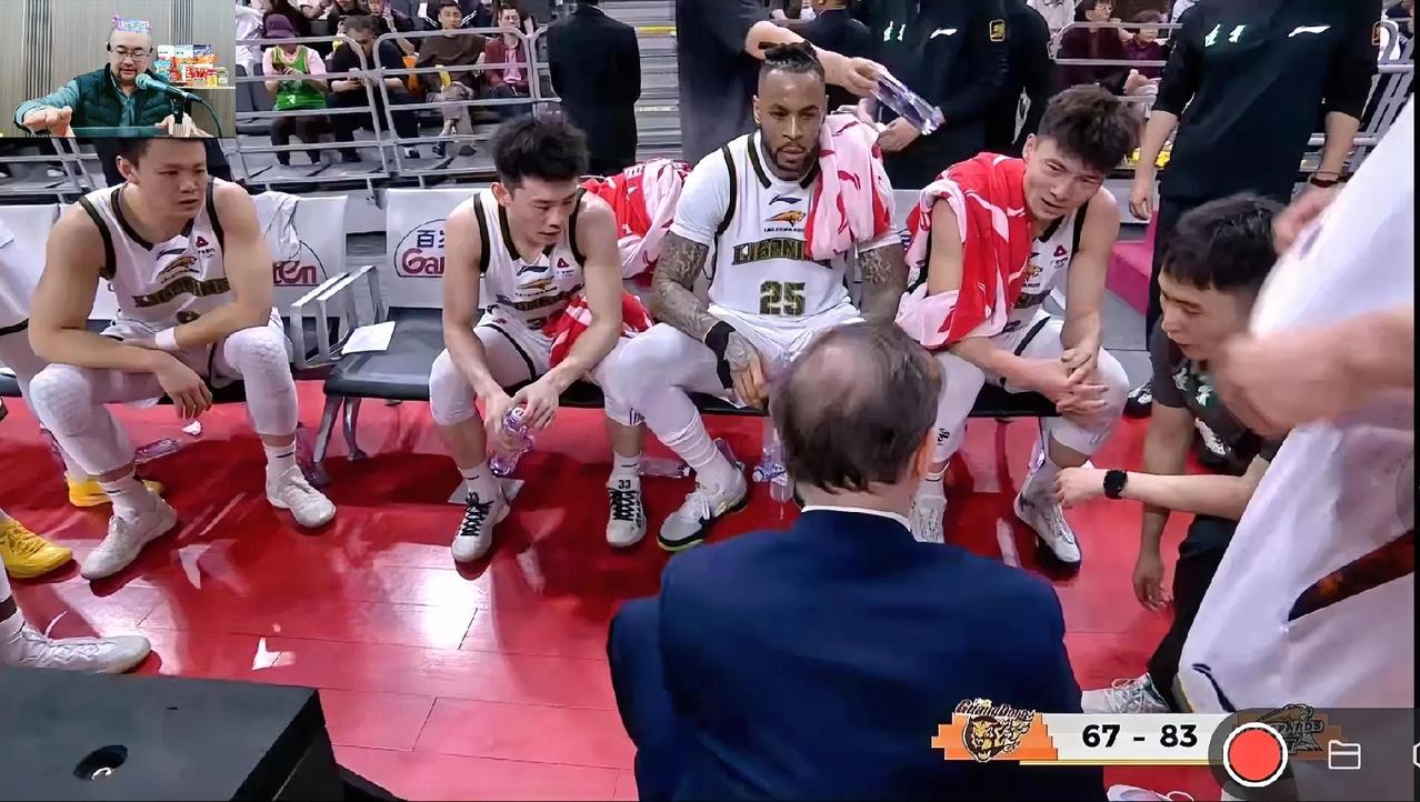 说实话，辽宁队昨晚能在客场大比分拿下广东我认为跟以下几个人有很大的关系！第1个