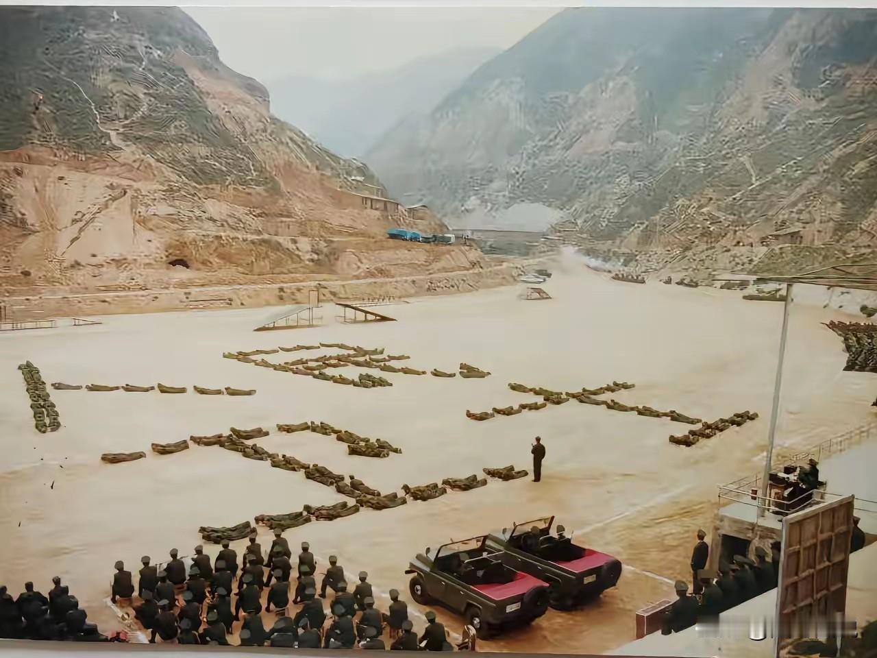 这四个字把武警部队的职责展现的淋漓尽致!中国武警