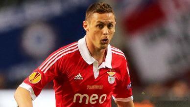 【切尔西接近2500万镑签国脚铁腰】1月15日，切尔西在这个一月已经签下了布基纳