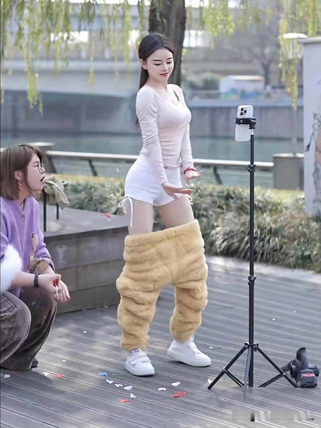 或许你们爱看的小姐姐跳舞视频背后是这样拍摄的！