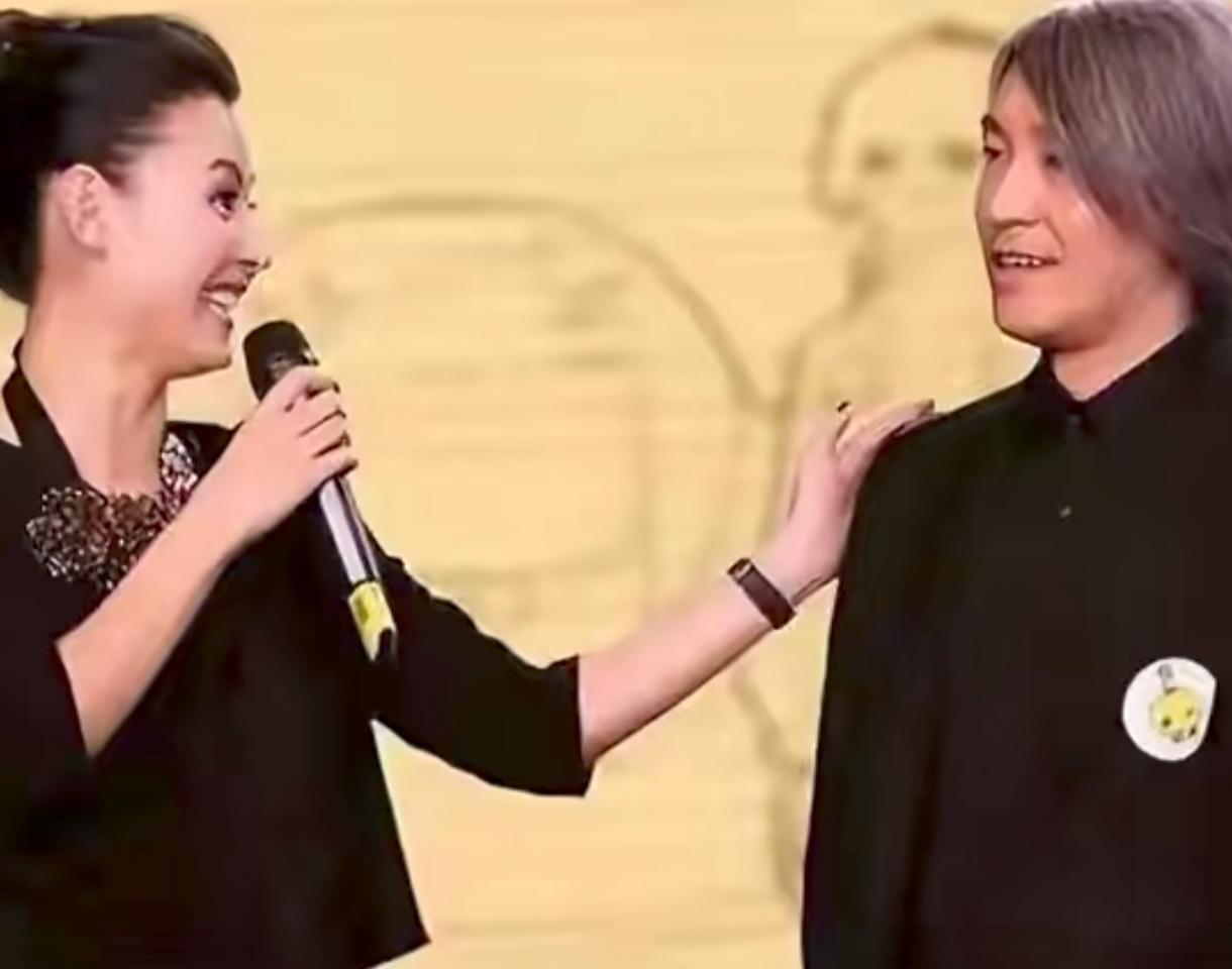 谢霆锋怎么也没料到，守护张柏芝整整27年的，竟是64岁独身无子女的周星驰。全