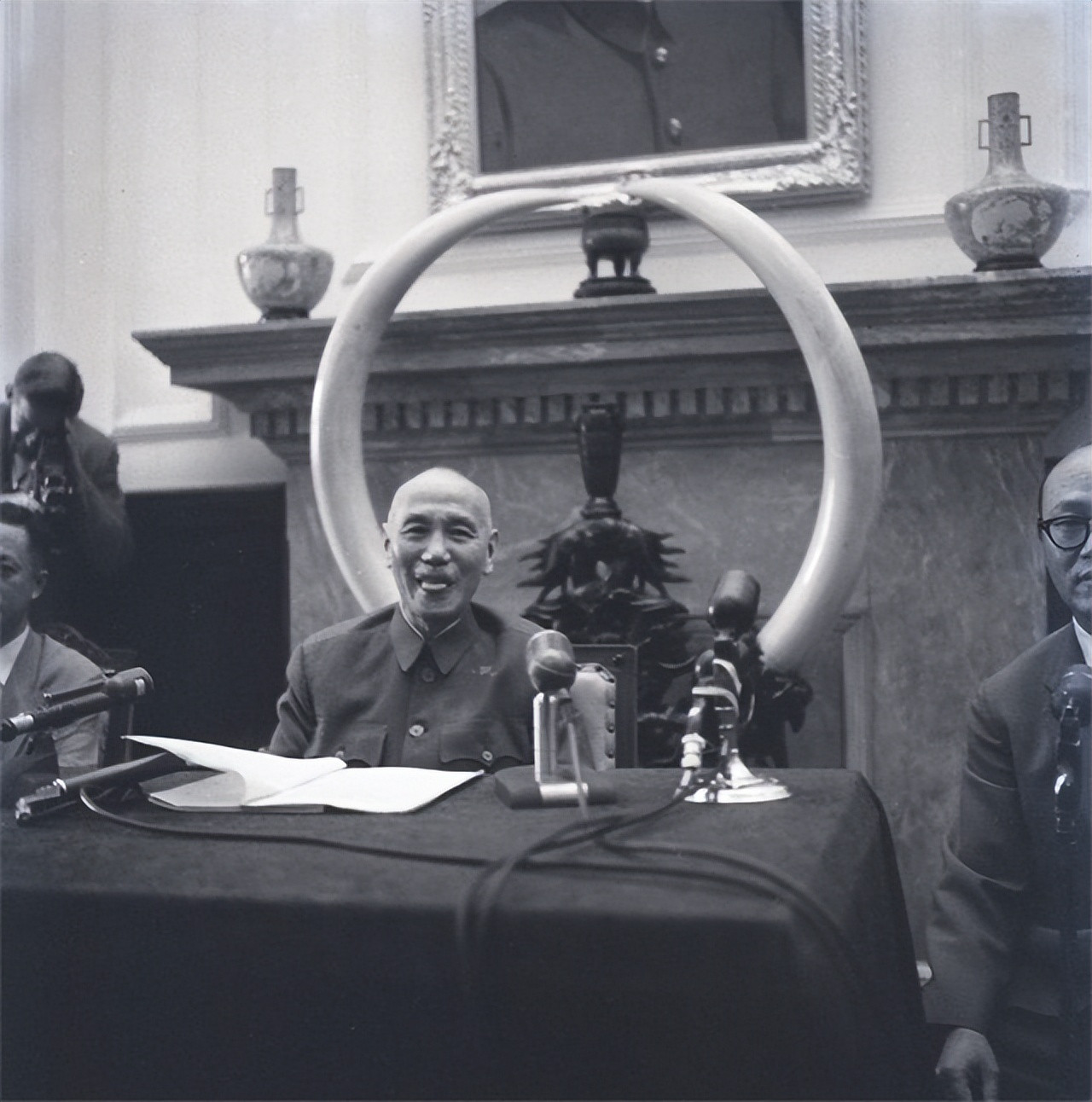 1975年，蒋中正在台北逝世。说来也巧，蒋去逝的那天正好是清明节，早上的蒋还是一