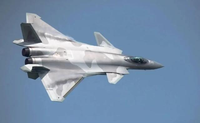 美国最近给咱们的歼-20算了笔账，结果让不少人惊掉了下巴，他们觉得用不着等咱们的