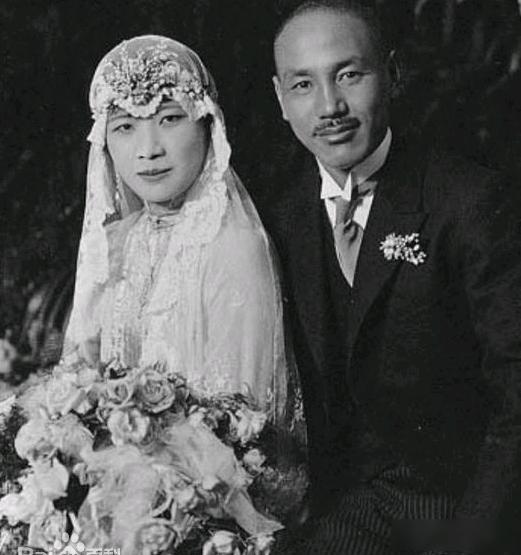 1933年，宋美龄得知蒋介石出轨陈洁如，怒气冲冲找到她，一个耳光扇过去，骂道“你