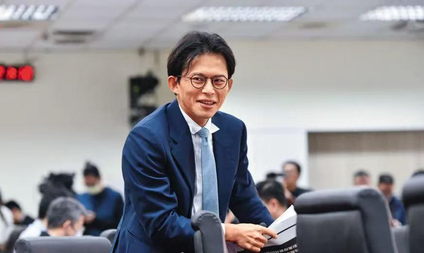 什么时候会访问大陆？黄国昌正式交底，非常不一般显然，国民党主席郑丽文的大陆行