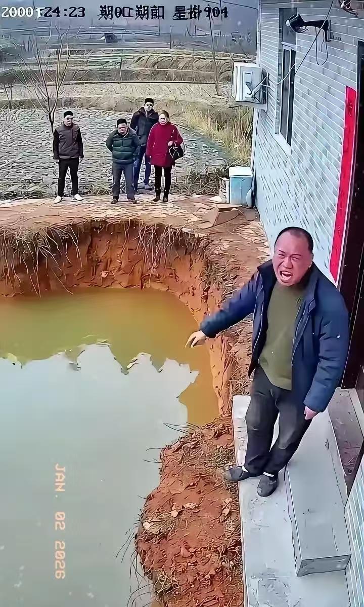 广西阻挠邻居建房的这位邻居，现在估计肠子都悔青了！他后悔的不是当初非要那三