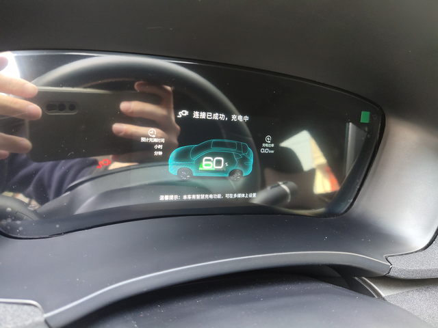 还是等几年再买吧车子开了一万四千多公里下午在家用充电桩充电充到60％就充不