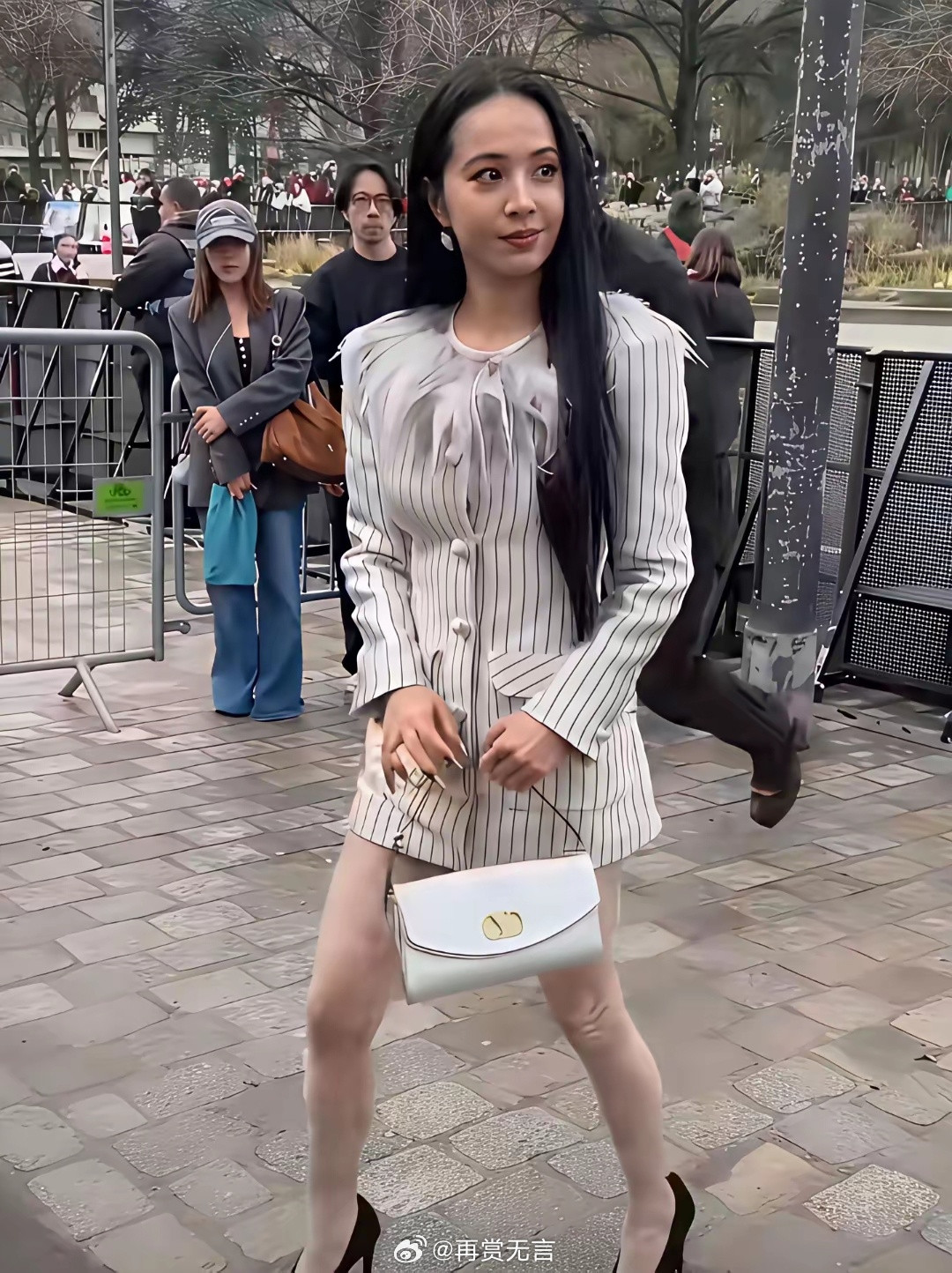 周杰伦怎么想的，这么美的女友，居然选择放她走。