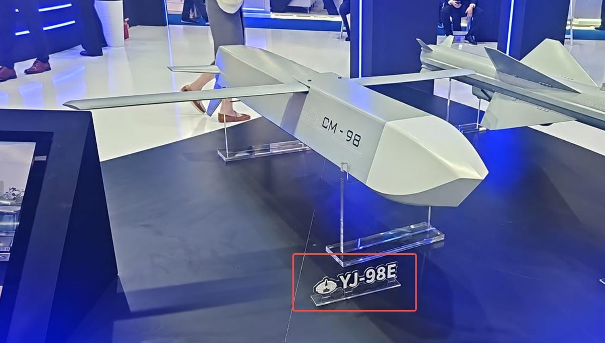 在阿塞拜疆巴库防务展上，我国鹰击-98E外贸型隐身多用途导弹公开亮相，标志着国产
