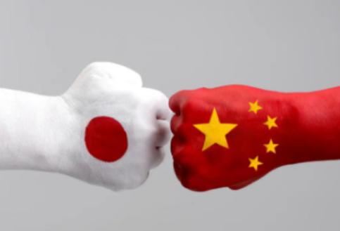 法国媒体最近有点懵圈，估计是没见过这种阵仗。11月13日，法新社就专门报道了