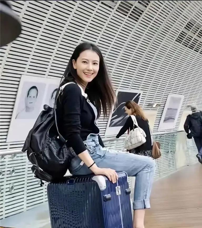 高圆圆又上热搜了，这次全网都在羡慕赵又廷。二人结婚已有十二年，赵又廷七月接受采访时表示，他们既是夫妻