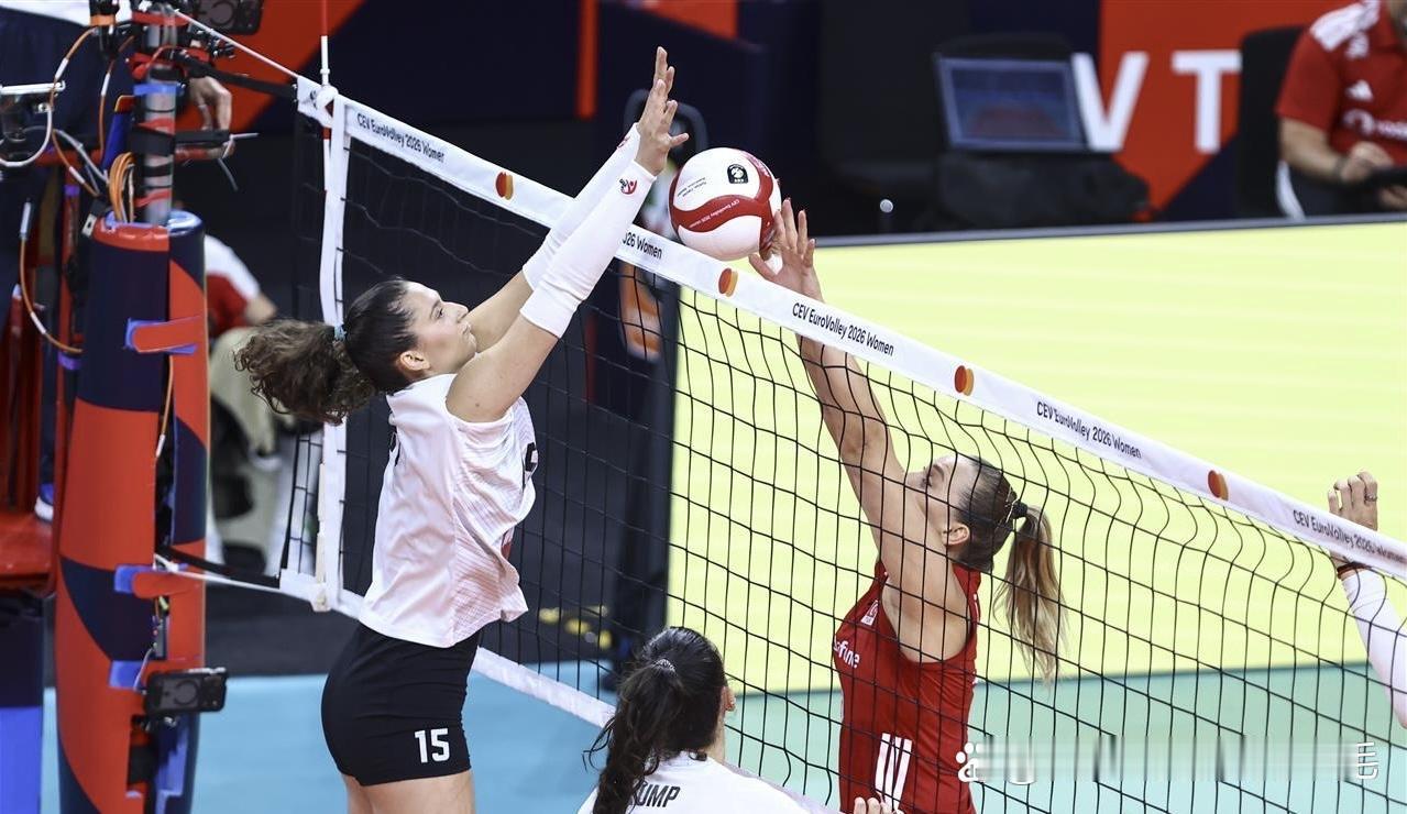 2026年女排欧锦赛小组赛A组，土耳其🇹🇷3-0匈牙利🇭🇺(26-24