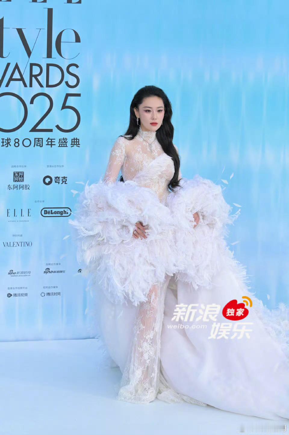 有一说一，感觉张馨予的颜值和红毯表现力比迪丽热巴更强​​​