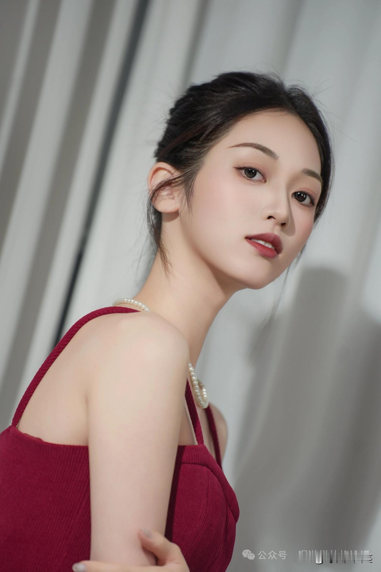 今日壁纸分享！真正的美女到底长什么样