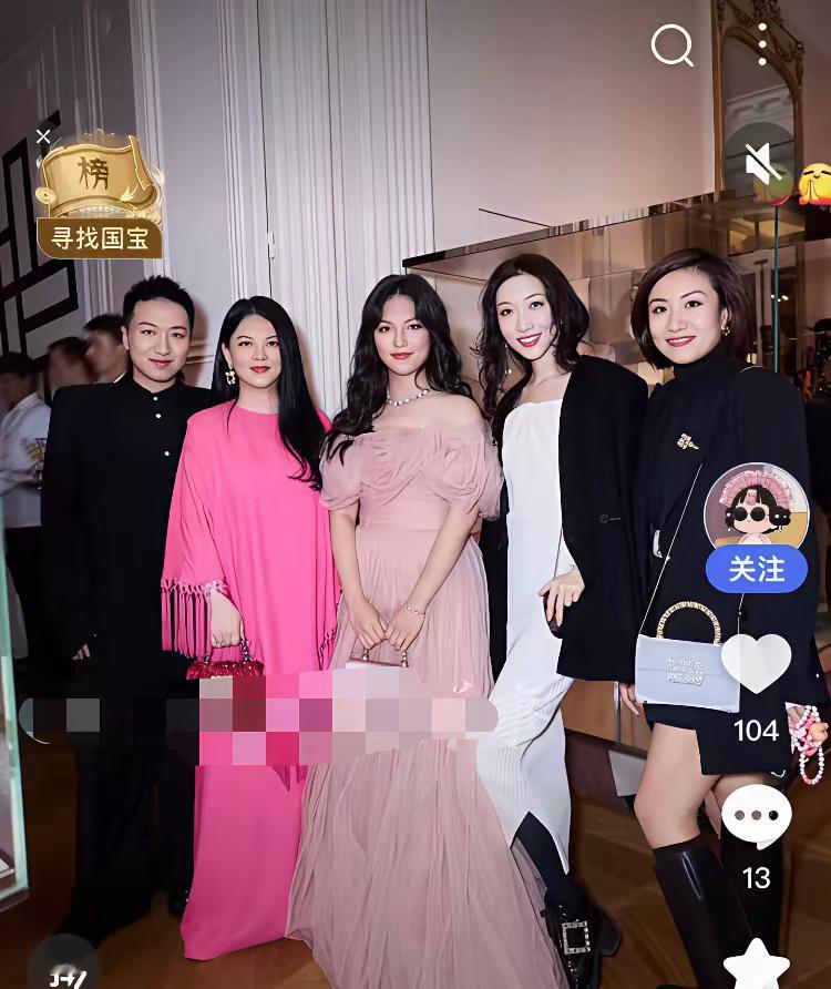 李湘为了给女儿铺路也是拼了，女儿永远C位，大明星都是陪衬……​​​