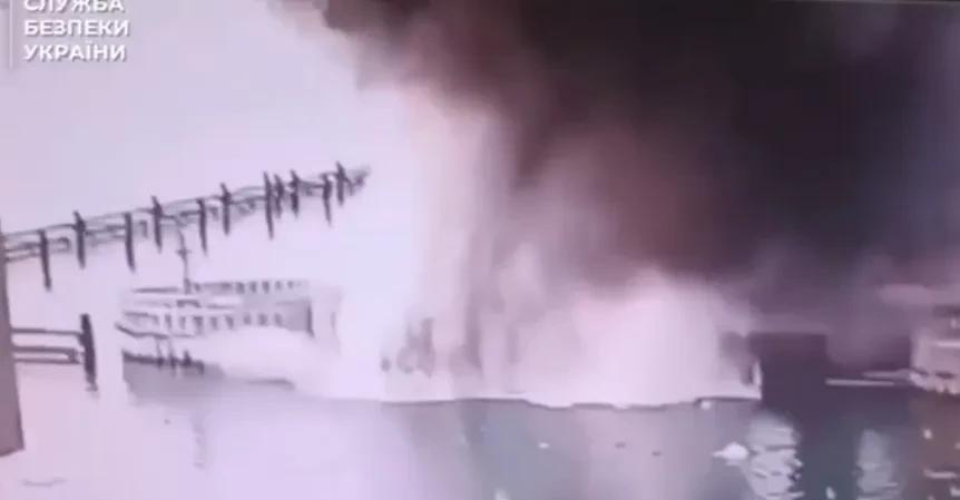 继炸毁俄罗斯飞机后，乌克兰安全局再次宣布采取特别行动，炸毁克里米亚大桥。“此次