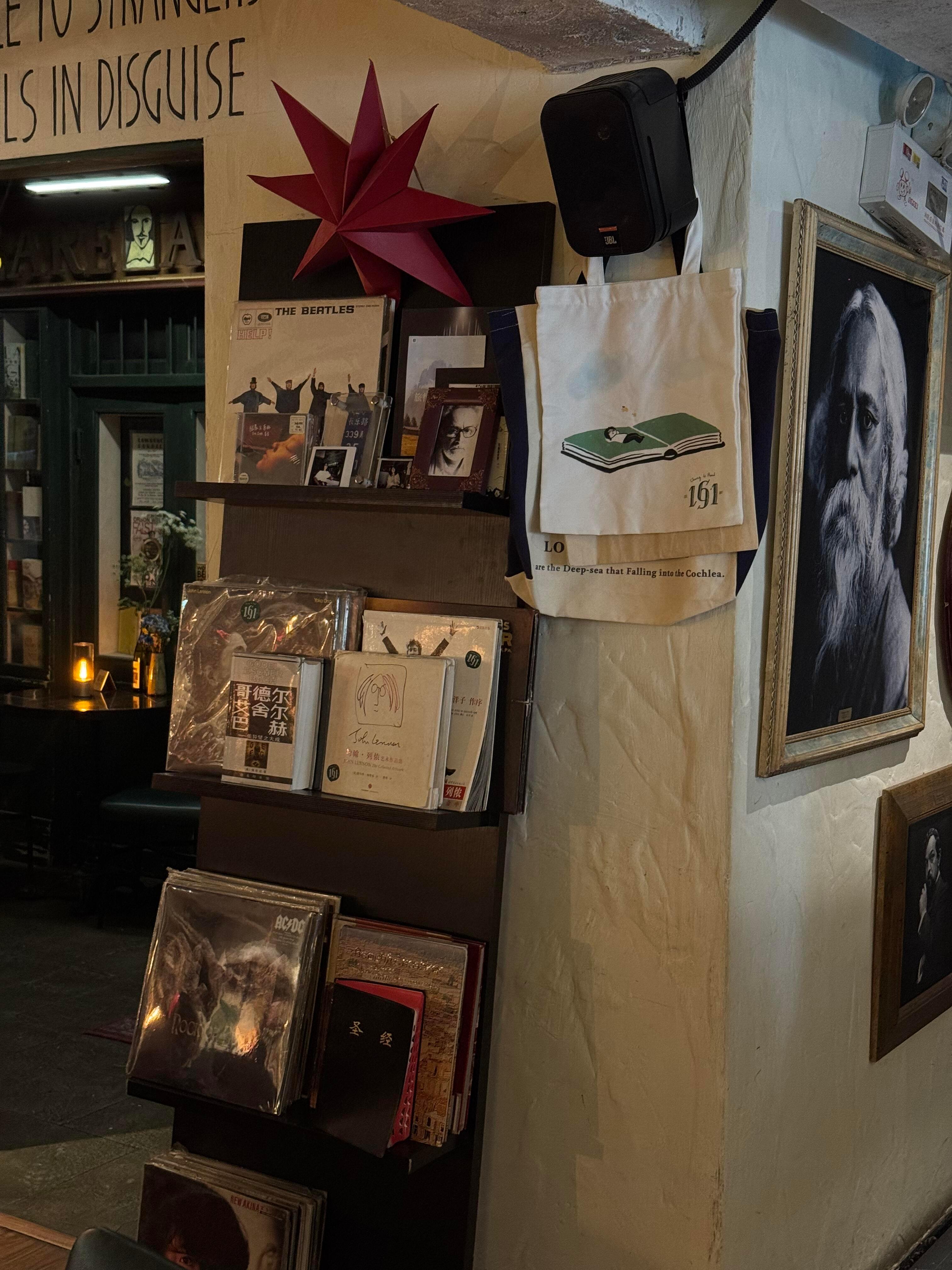 情绪解决不了问题，纠结也换不来结果。内耗这东西真的很磨人，事还没开始，你已经在脑