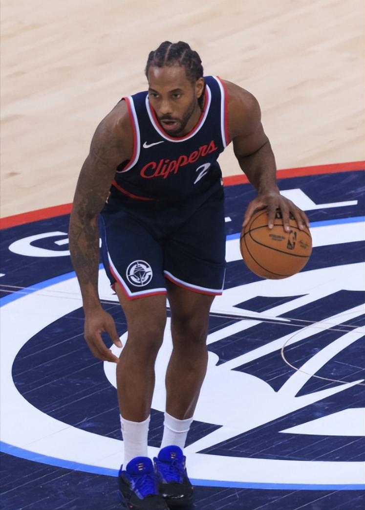 交易掉哈登，快船才发现，真正能给伦纳德解压的，根本不是组织大师。快船把哈