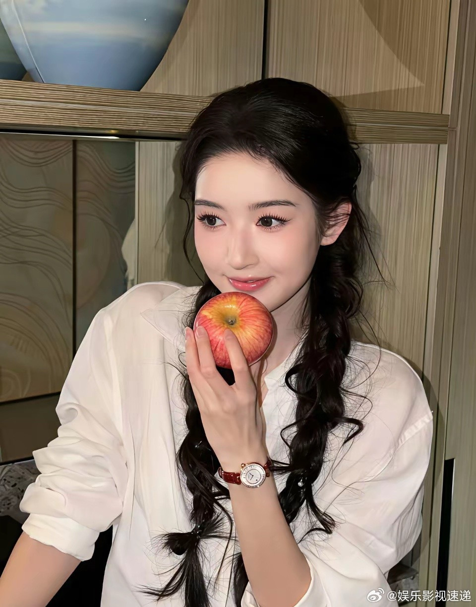 竟然不满女主王玉雯搭档张凌赫嫌弃王玉雯咖位低没有大爆剧但是张凌赫的《逐玉》火得令