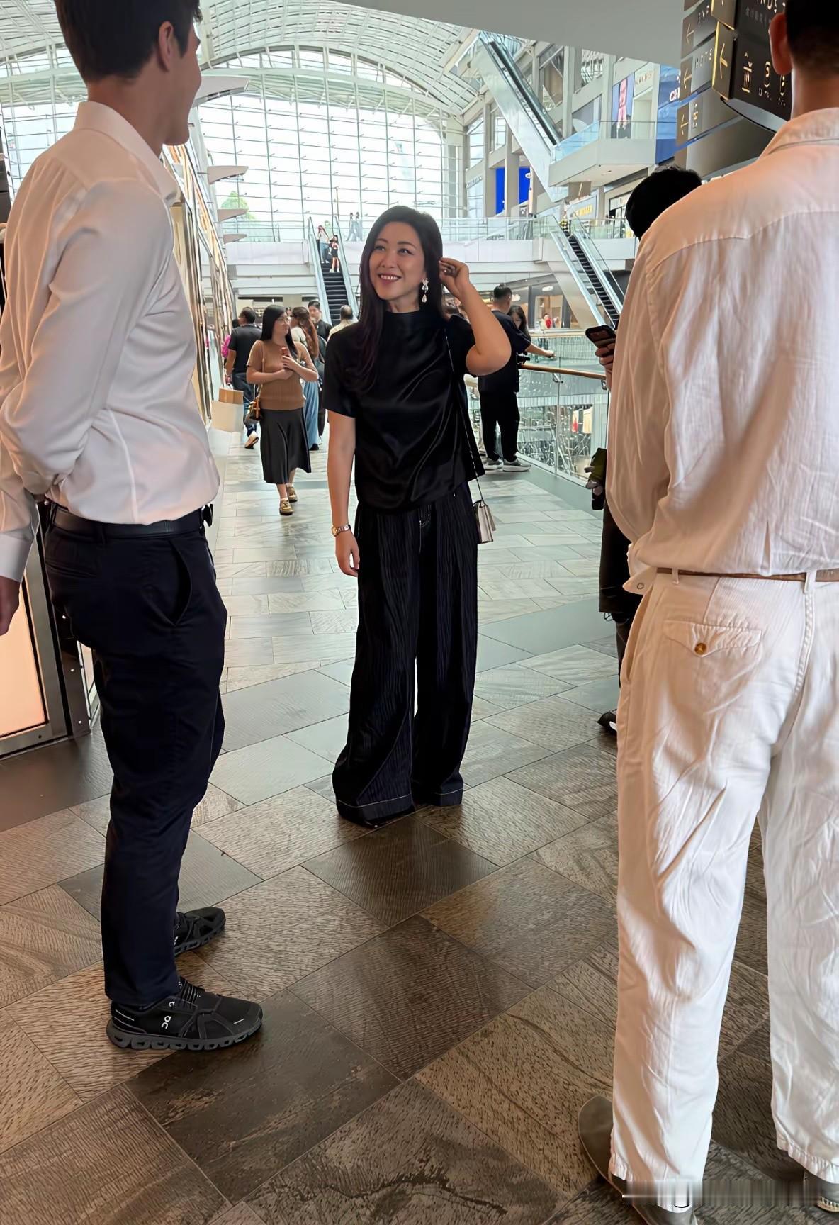 电视上看着一般般，真人巨漂亮。