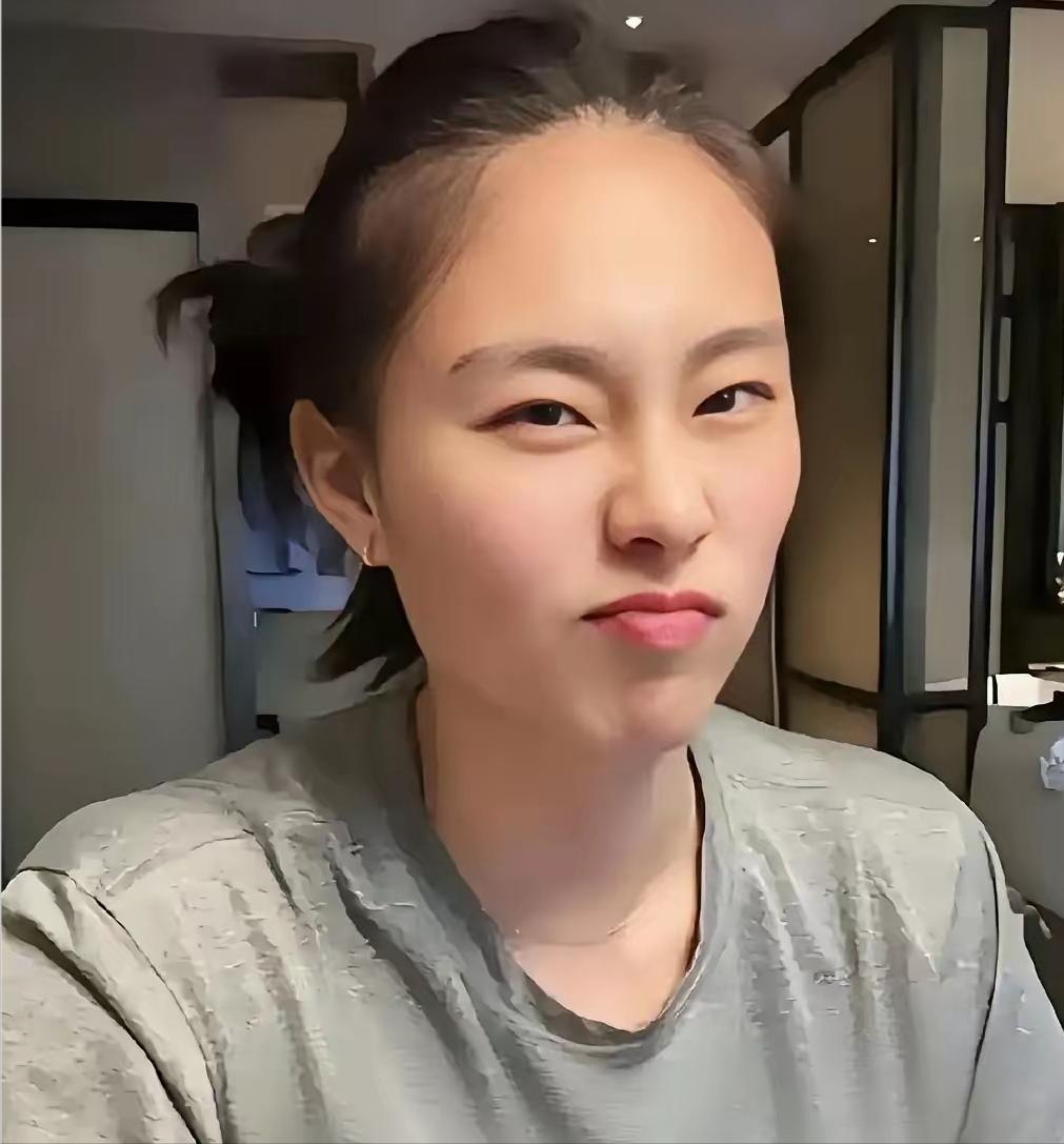 好奇查了下王思雨的出身，不查不知道，一查吓一跳，其实她本人根本不是什么资源咖，而