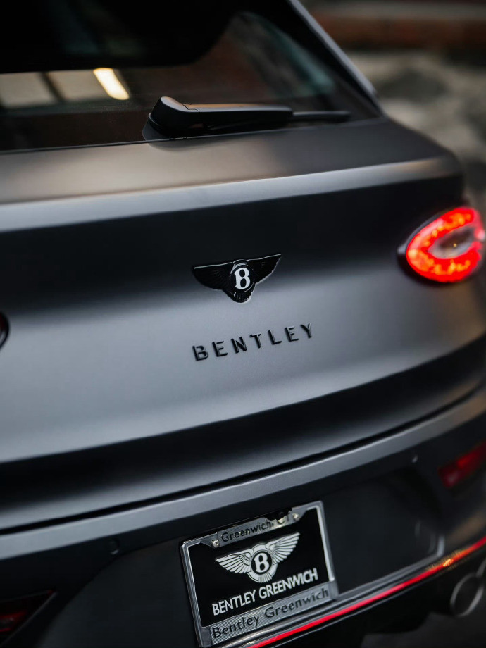 宾利BentaygaSpeedW12引擎加持，极速与豪华双封顶超豪华SUV里