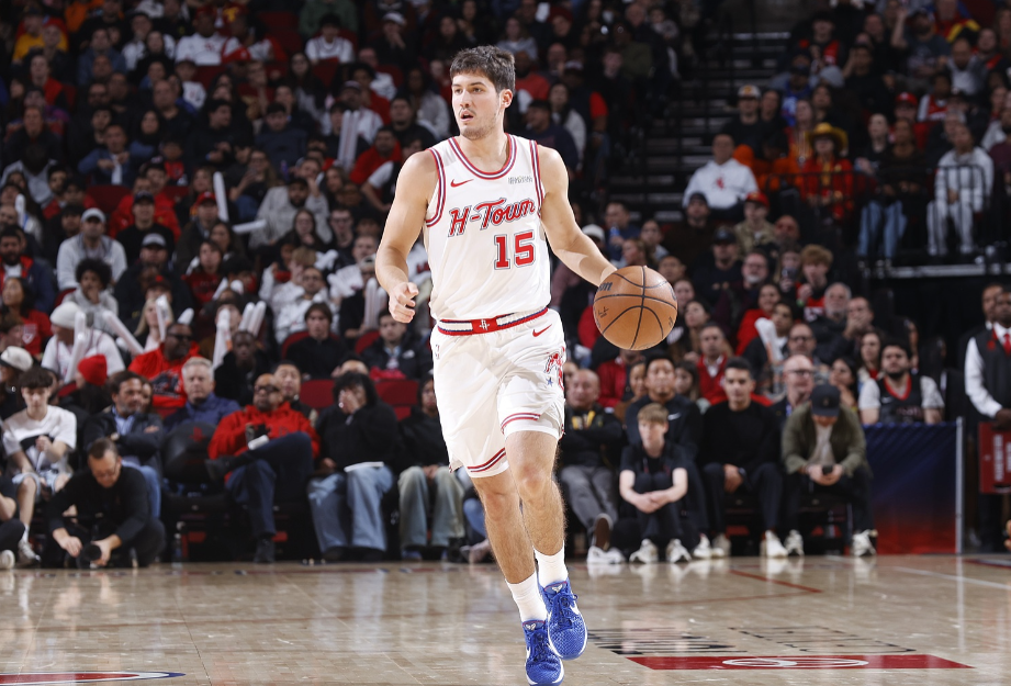 谢泼德已经成为联盟前十的射手了谢泼德今年的进步太大了，作为替补，第二年就成为