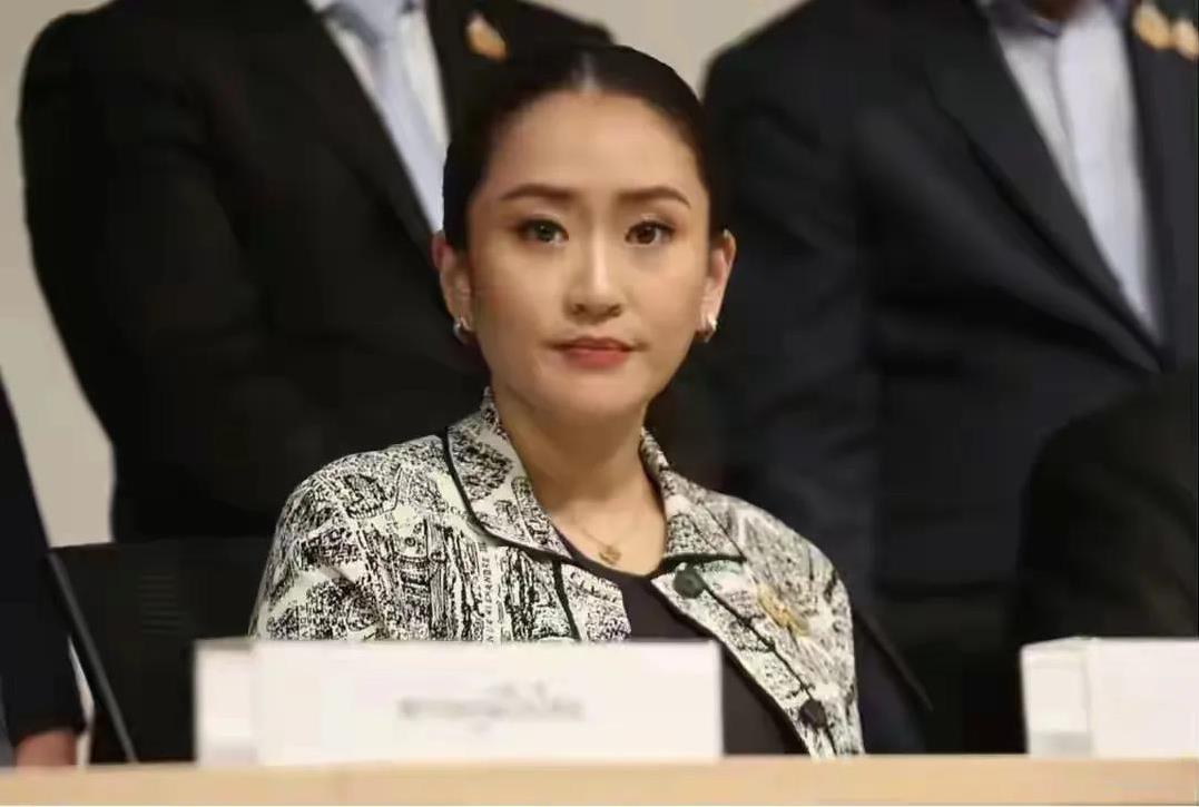 佩通坦阵营补选失败！28日，泰国四色菊府第5选区议员补选，为泰党的普里卡不敌阿