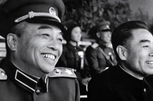 1974年7月，彭德怀癌细胞扩散，疼的在地上打滚，他对门外的卫兵大喊道：“警卫同