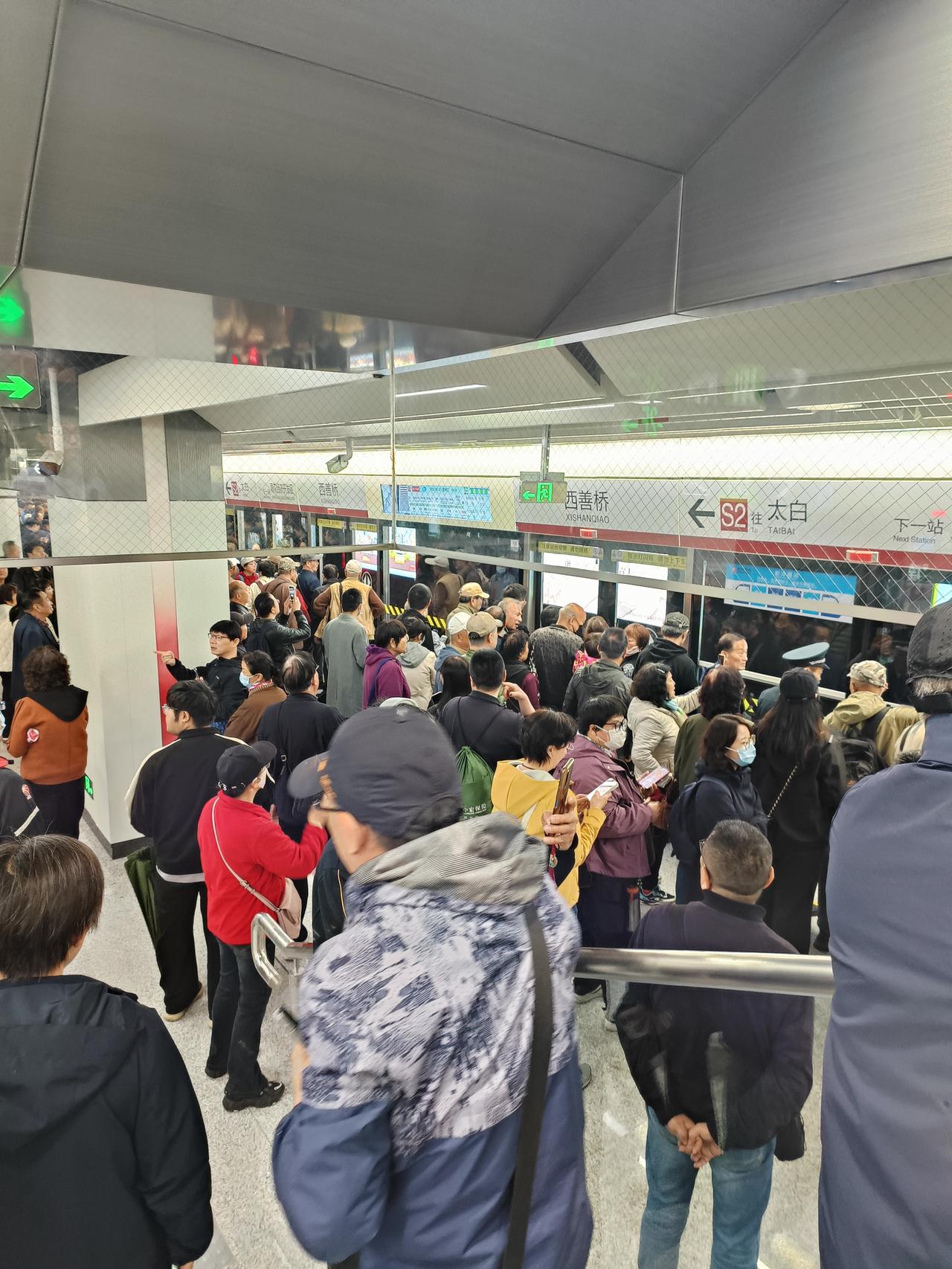 南京宁马S2号线通车，来看看中老年乘客都消费了啥。拒绝一些人“说三道四”酸评。