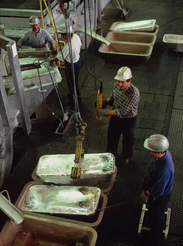 LME电子交易中断数小时后重启3月17日，伦敦金属交易所（LME）的金属交易在