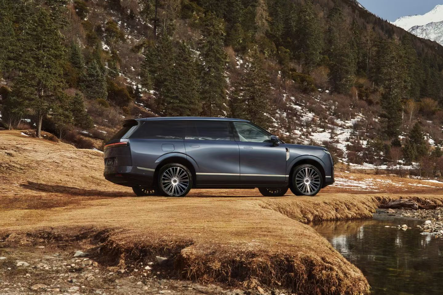 小鹏2026首款全新旗舰GX正式官宣，定位大六座SUV，也是小鹏迄今为止的技术集