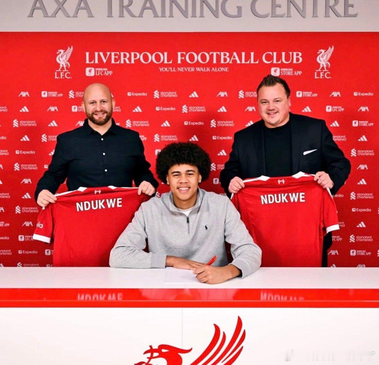 利物浦官宣签下恩杜克韦！恩杜克韦已与利物浦俱乐部签下一份为期五年的合同，该合同将