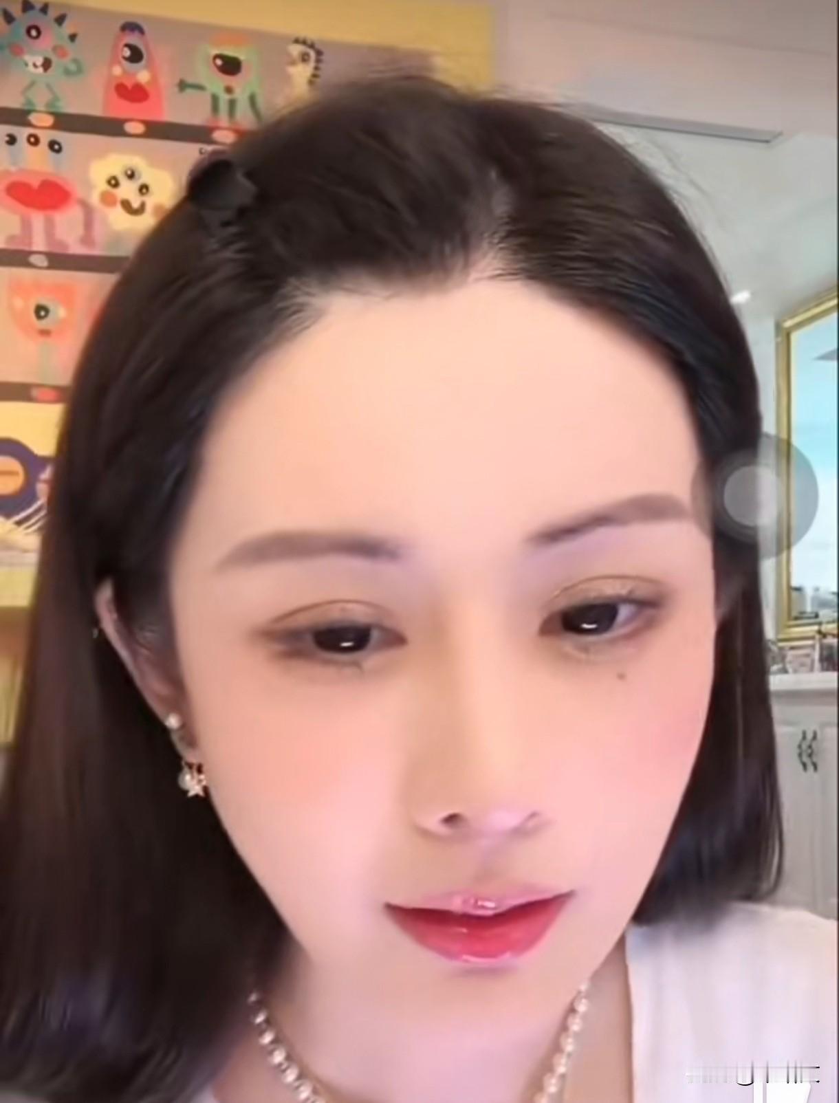 秦奋只给韦雪几百万？网红曝猛料：他抠搜还卖滑雪服，想泡我被拒！刚刷着这网红