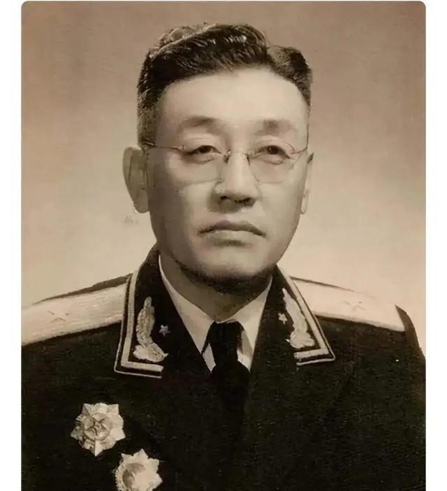 1955年，一个师长被授大校，朱德、彭德怀、贺龙等老总都极为不满、坚决反对，毛主