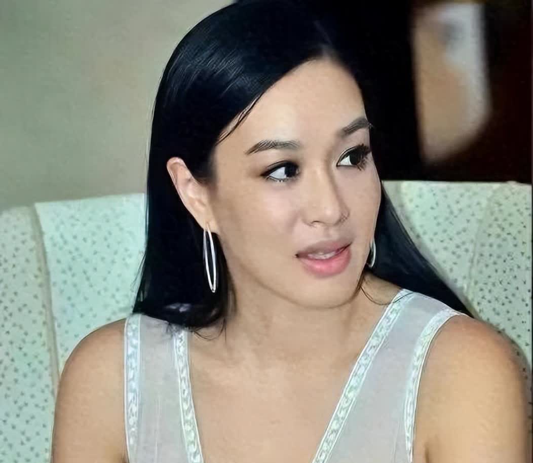 我被暴击了！钟丽缇54岁身材太好了吧！昔日女神无惧时光显魔法