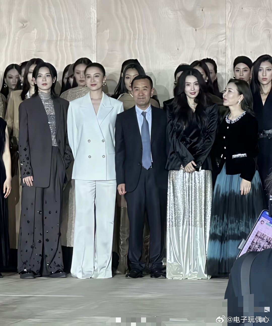 终于明白星爷为什么选张柏芝了。这颜值，放在全球审美里也是顶级。