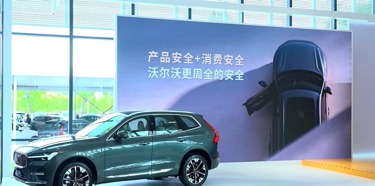 全新沃尔沃XC60上市，限时尊享价25.49万起，直接砍掉14万多，购车权益也挺