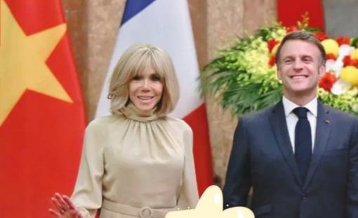 这下好了， 全世界都知道了，法国总统马克龙访问中国，居然在现场签约了合作文件