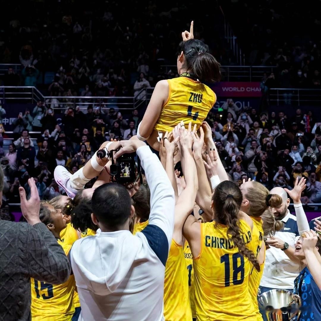 全运会河南女排赛后，记者询问朱婷未来计划及国家队安排时，她回应：“（全运会）刚结