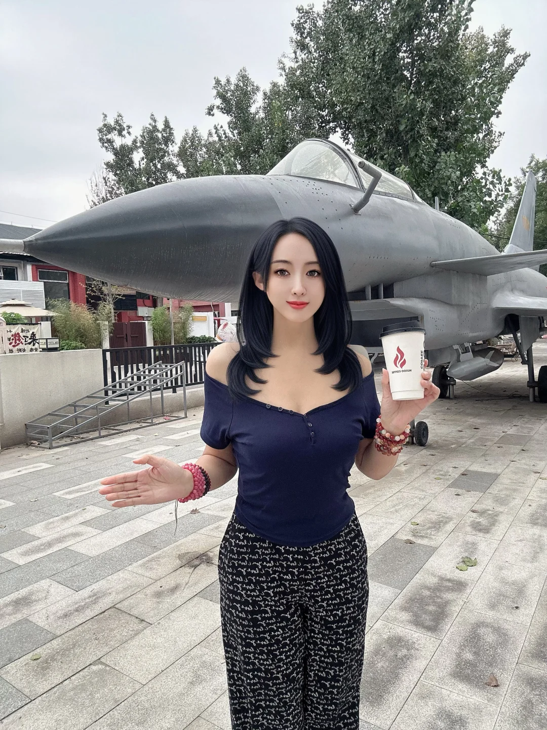🔥喝杯咖啡☕️还能拍到大飞机✈️，太有趣了