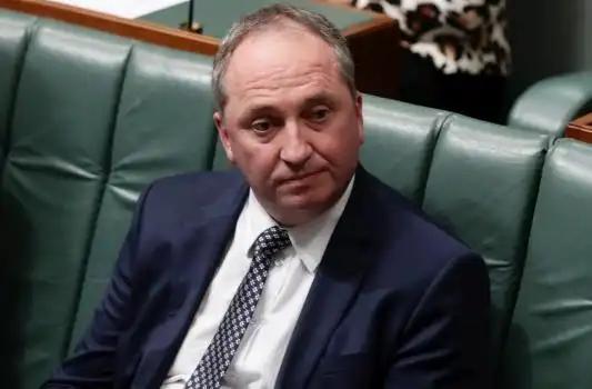 澳大利亚向中方低头服软？同意用人民币计价锂矿，换取中方出口成品油！近日，市场