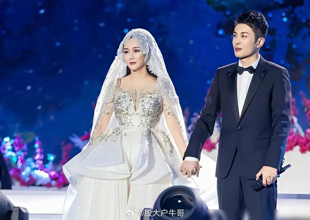 7000万请42个明星办婚礼，新娘却因为喜欢，自掏腰包请来张柏芝。当年辛巴的鸟巢