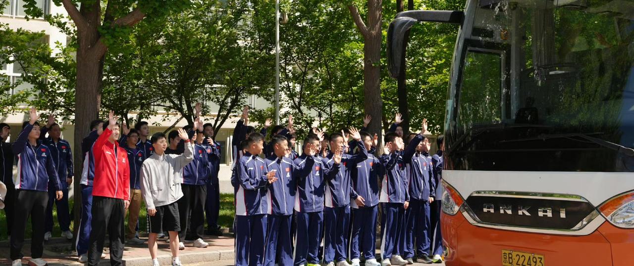 4月27日中国乒乓球队（国乒）已经正式启程前往英国伦敦，出征2026年世界乒乓