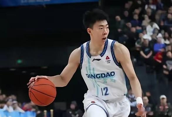 看看同时期球员段昂君和契李永炜的出色表现，辽篮的李虎翼该加油了。段昂君昨晚砍下