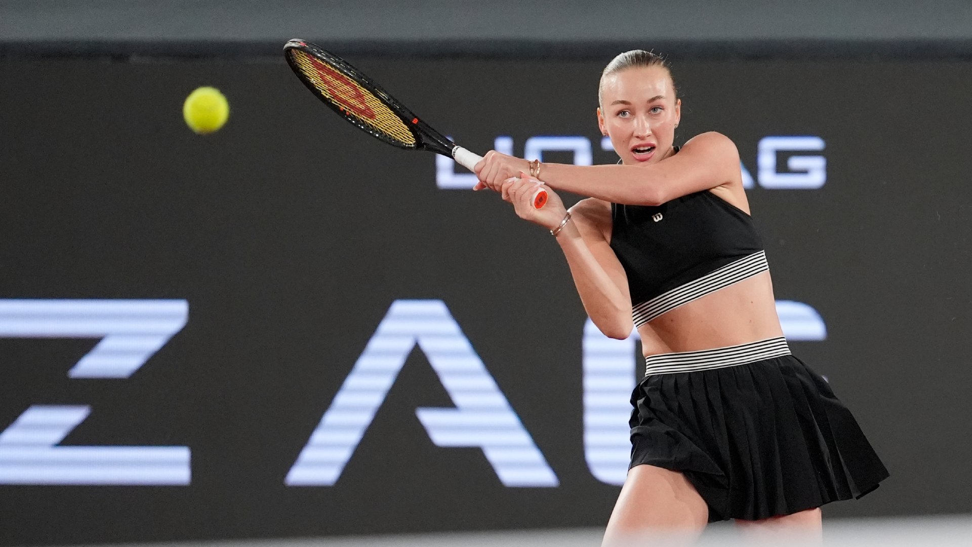 波塔波娃重返林茨站四强WTA500林茨站1/4决赛，前赛会冠军波塔波娃以7-6(