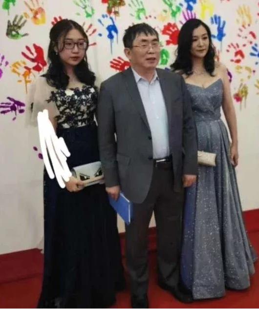 73岁聂卫平走了，他最放心不下的，除了他的棋牌事业，更多的还是小他23岁